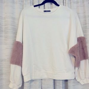 SHEIN Sweater with Furry Sleeve Detail 💕